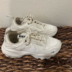 Nike TC 7900, Sail/Black/Sail in size 7